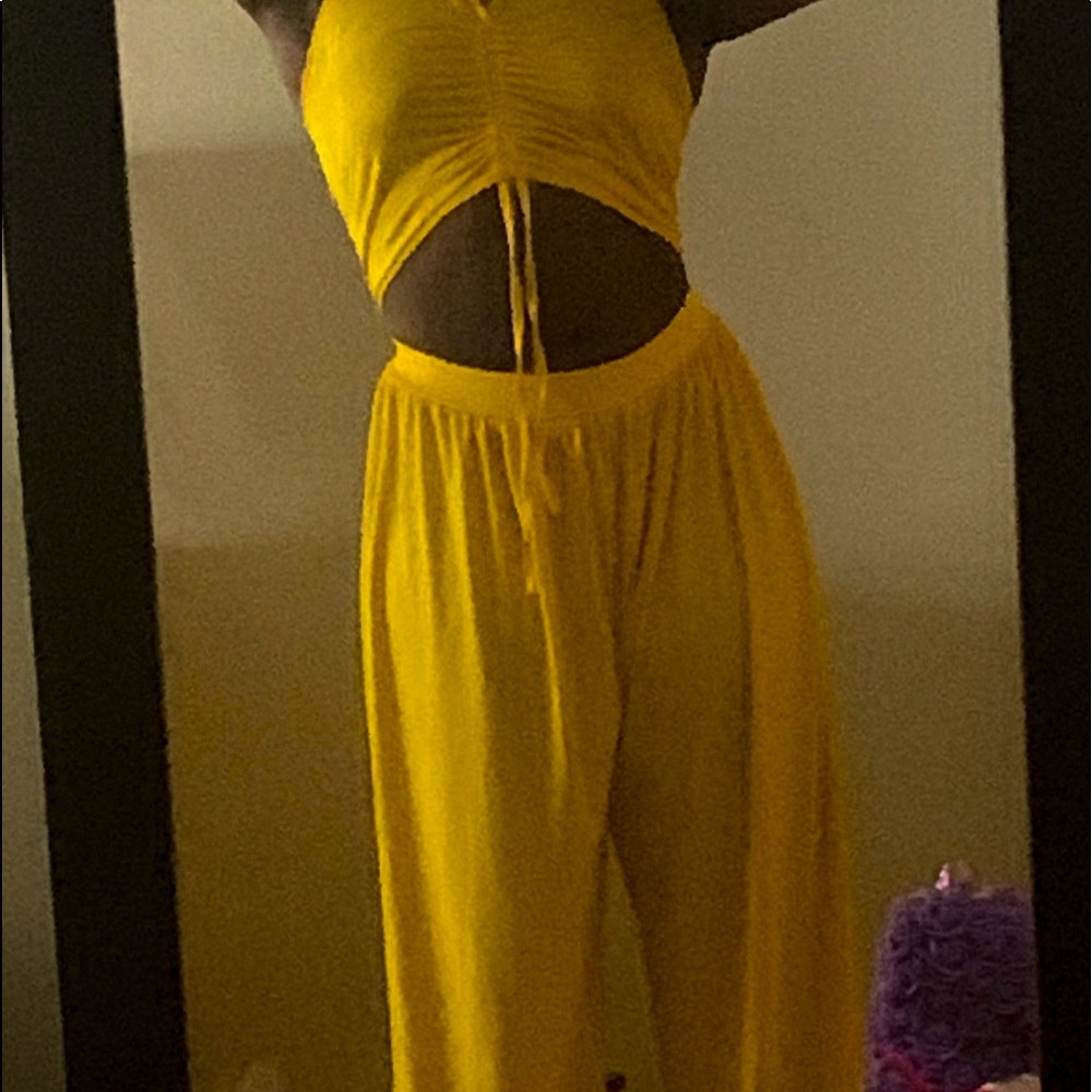 Cute yellow summer/spring Jump suit <3